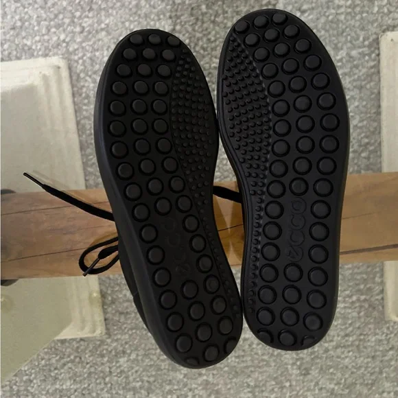 ECCO Women's Soft Classic Black Leather Sneakers - Picture 7 of 7